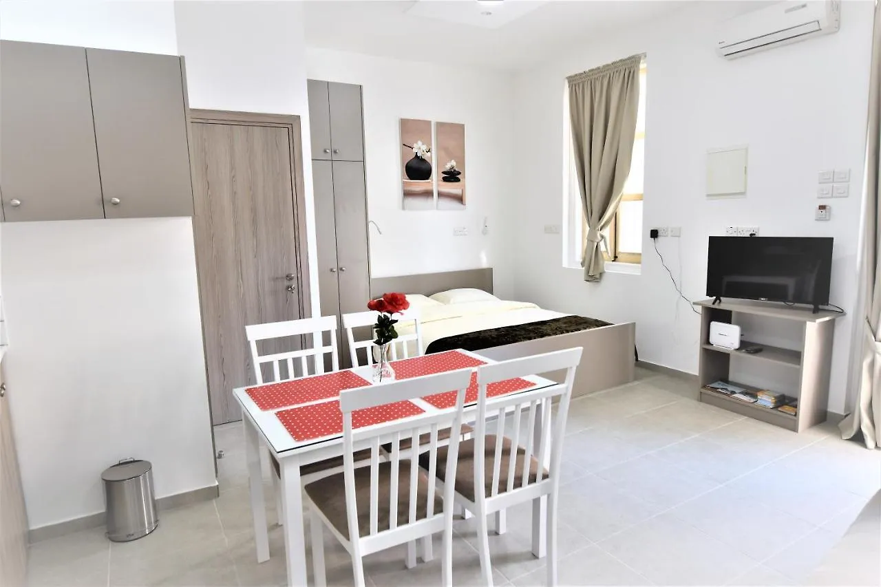 Gregorys Holiday Apartment Larnaca