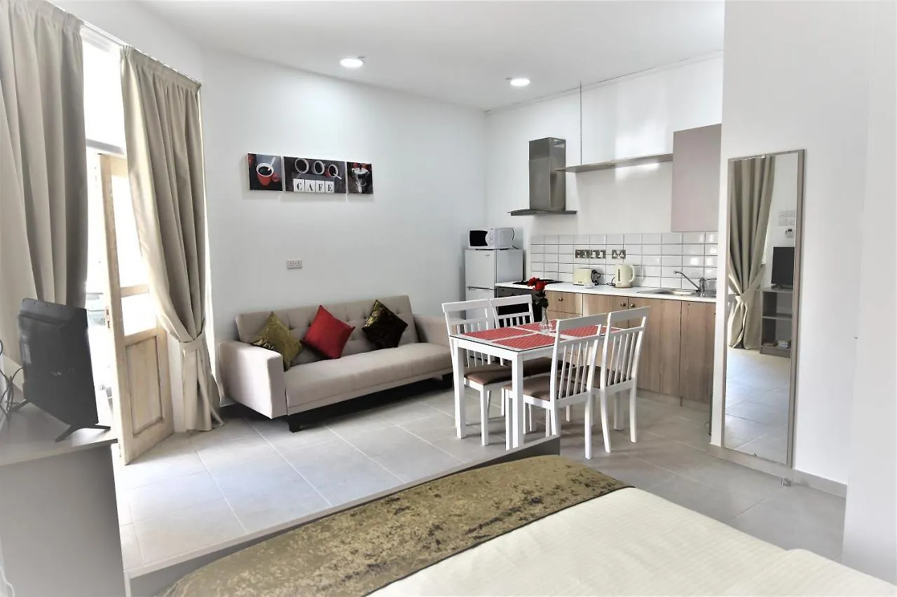 Gregorys Holiday Apartment Larnaca location